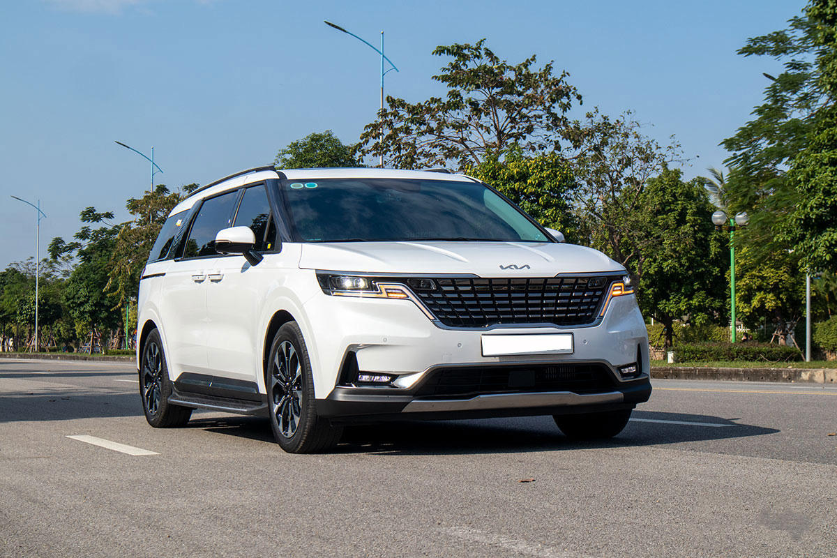 Thuê xe Carnival có tài xế tại TP.HCM